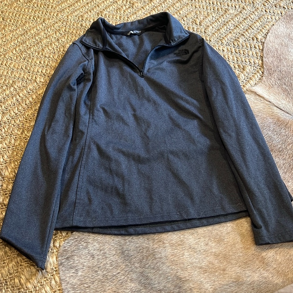 North Face quarter zip size M